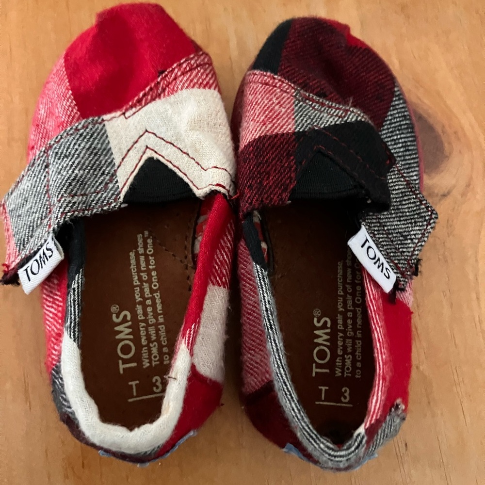 TOMS Kids Red and Black Plaid Moccasins